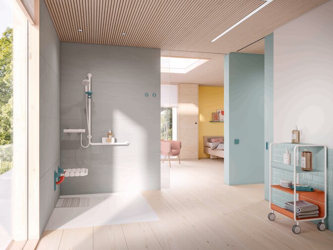 Barrier-free shower area in a patient room